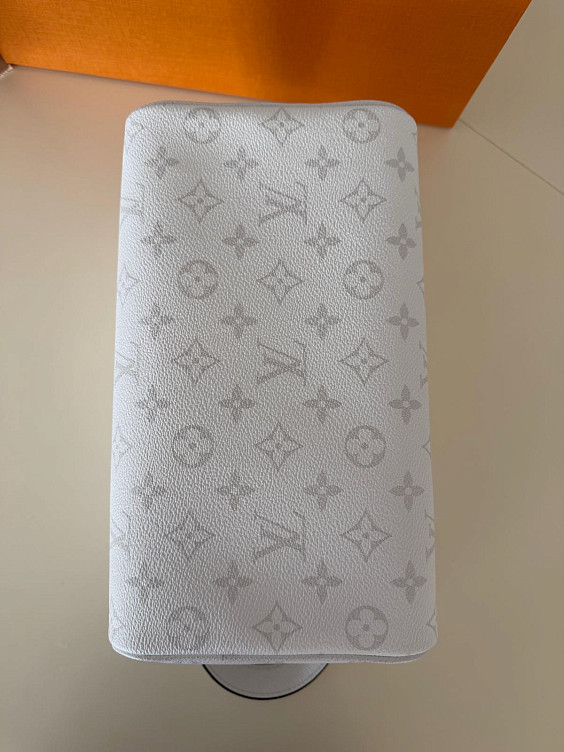 Louis Vuitton Косметичка