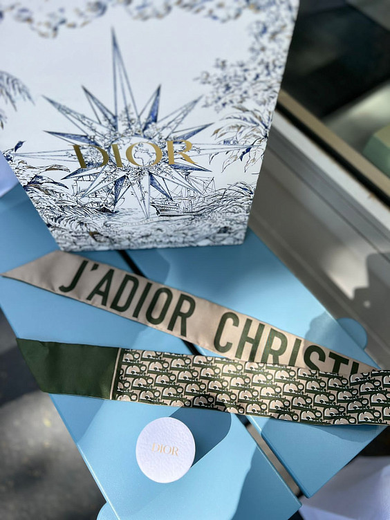 Christian Dior Твилли