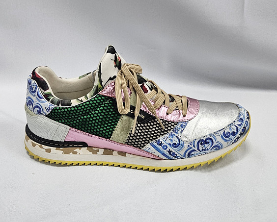 Кроссовки смотреть фото