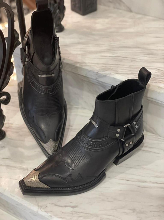 Balenciaga Казаки