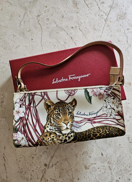Salvatore Ferragamo Клатч