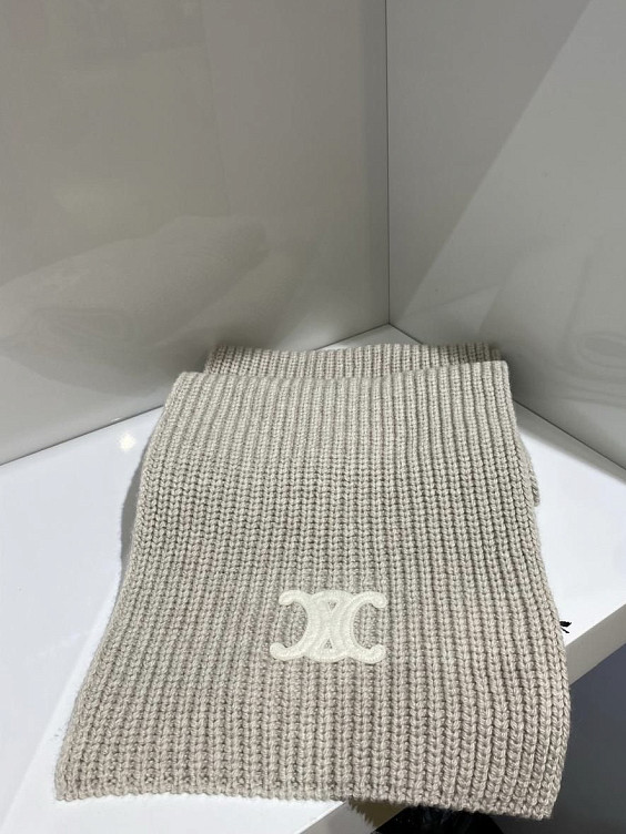 Celine Шарф