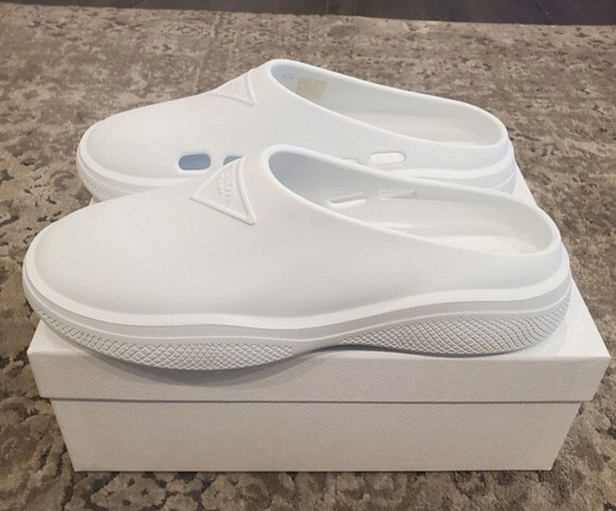 Prada Сабо