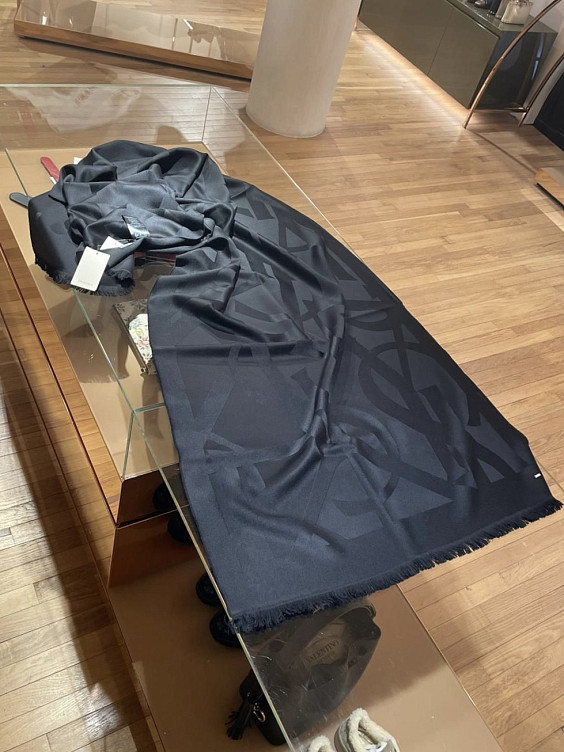 Saint Laurent Шаль