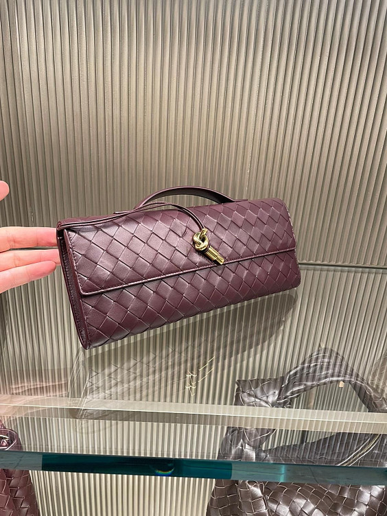 Bottega Veneta Клатч