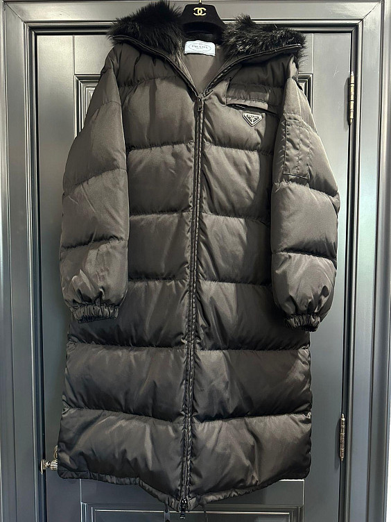 Prada Пуховик