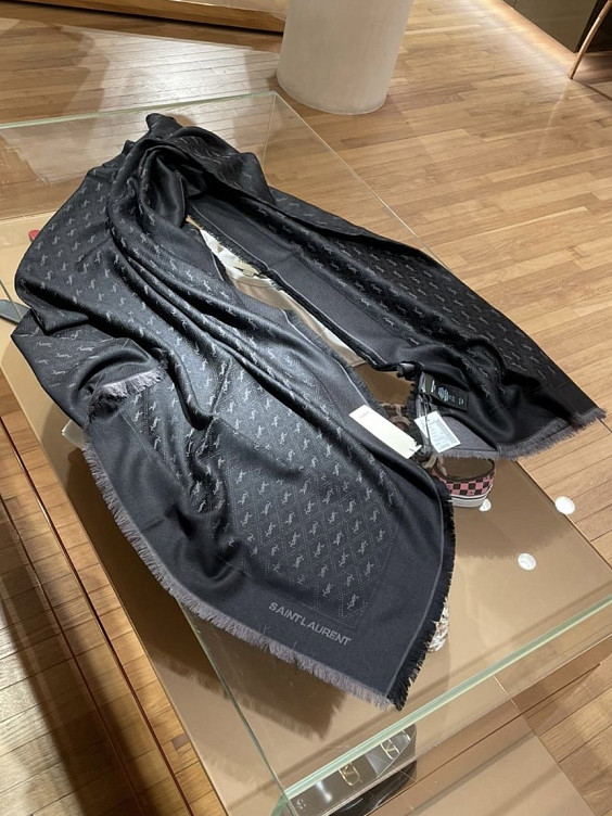 Saint Laurent Шаль