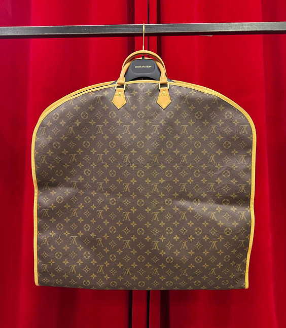 Louis Vuitton Кофр для одежды