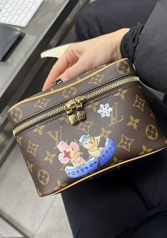 Louis Vuitton Косметичка