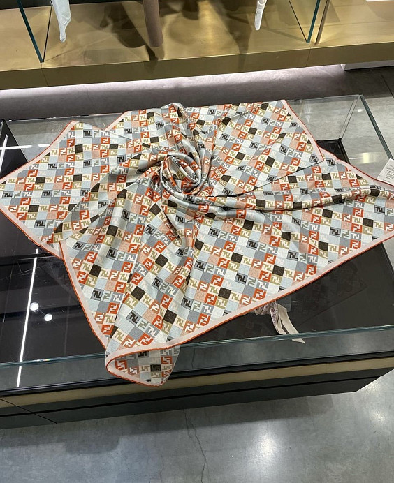 Fendi Шаль