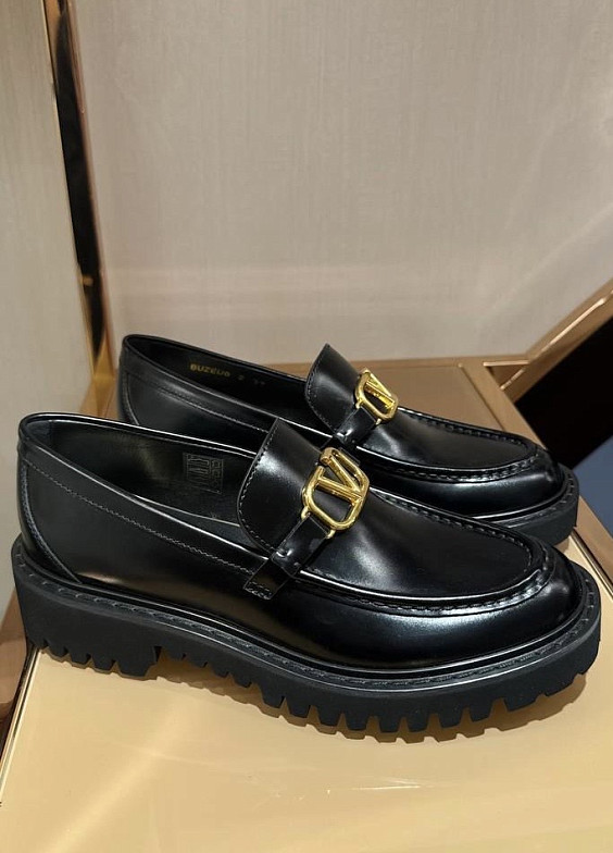 Valentino Лоферы