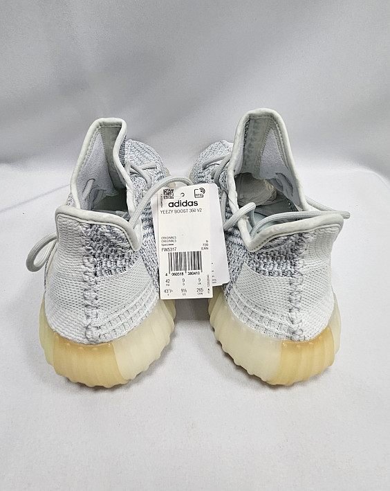 Yeezy by Adidas Кроссовки 