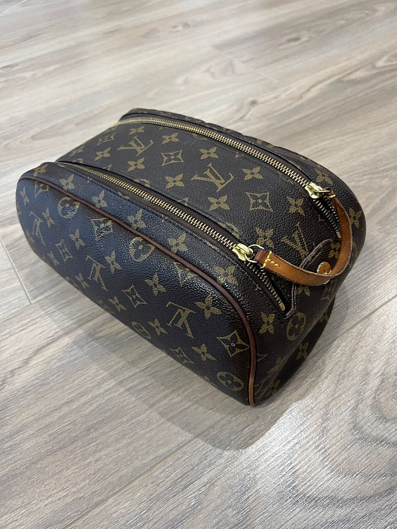 Louis Vuitton Несессер