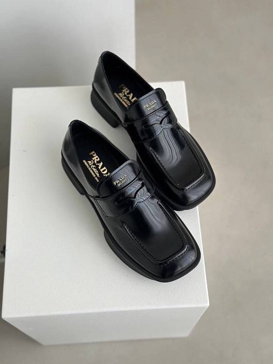 Prada Лоферы