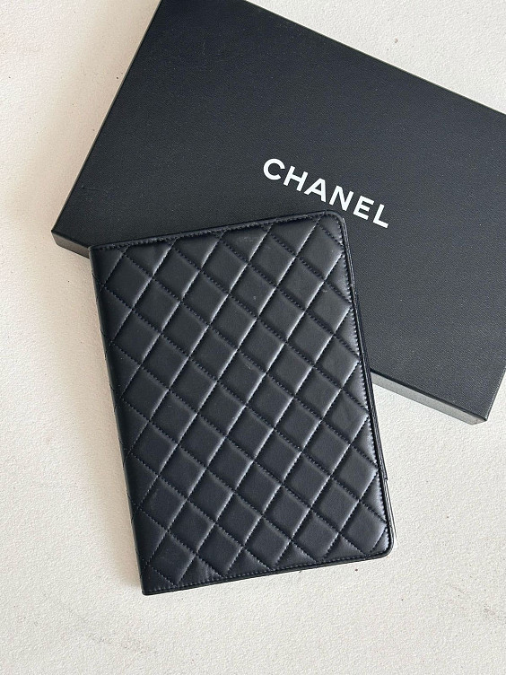 Chanel Обложка на iPad