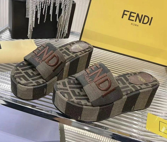 Fendi Сабо