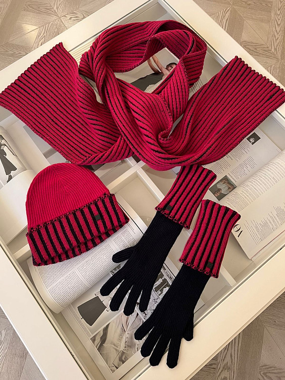 Chanel Шапка, шарф и перчатки